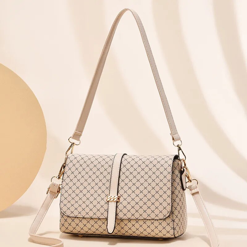 Bolsa Couro Chic Bela- Elegância em Destaque